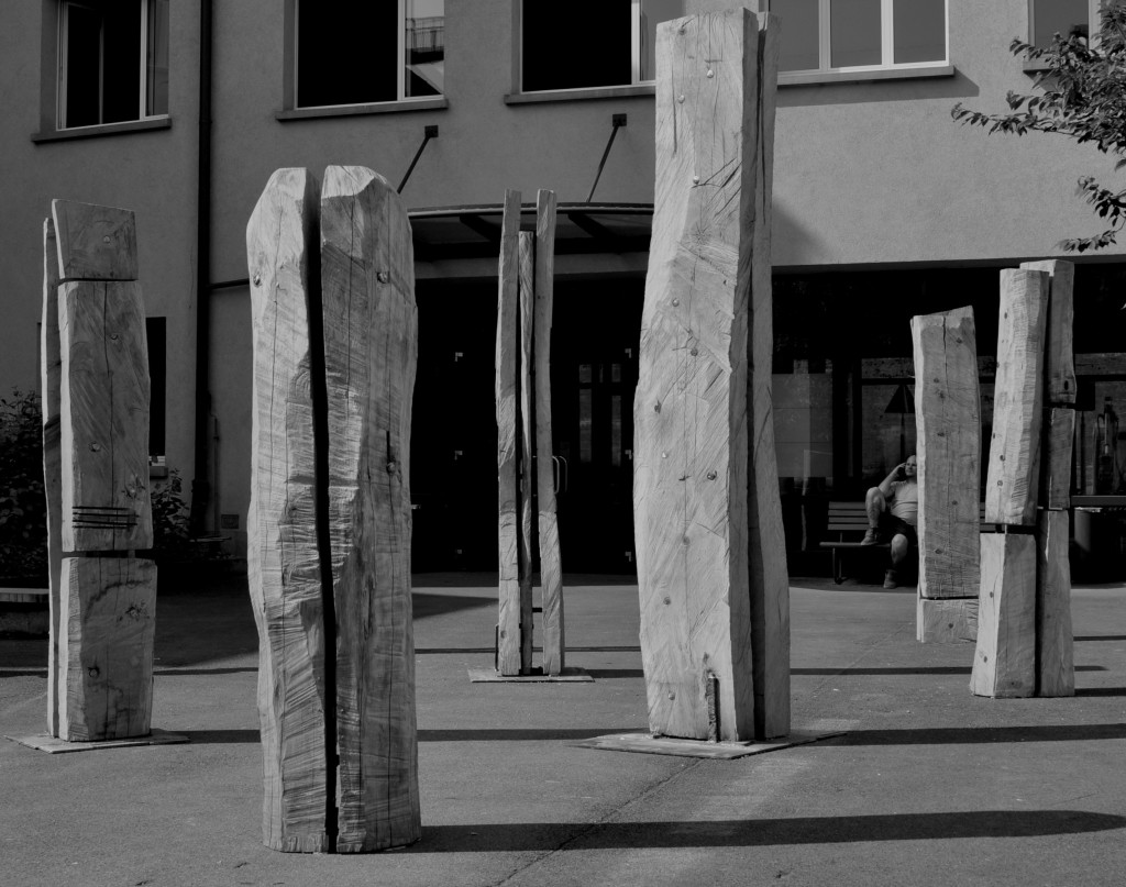 'Segregation and Unity', 2010, Holz und Stahl, Höhe 1,2 - 2,4m
